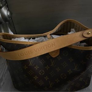 Authentic Louis Vuitton Monogram Delightful MM offers welcome